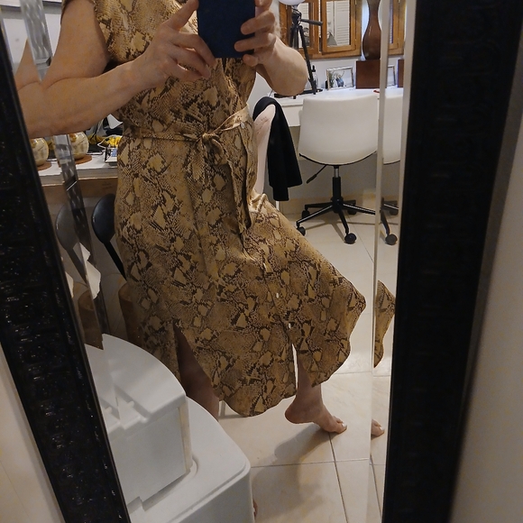 Beautiful Silk Snake Print Button Down Never wore Brand New! - Picture 12 of 12